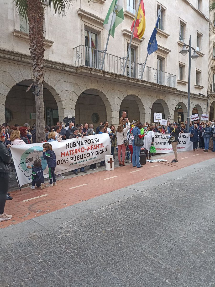 Nos hemos sumado hoy a la lucha por la sanidad en Huelva.
Contra la indiferencia y el desprecio del Gobierno de Moreno Bonilla. 
Ni un paso atrás,Materno Infantil Ya!!