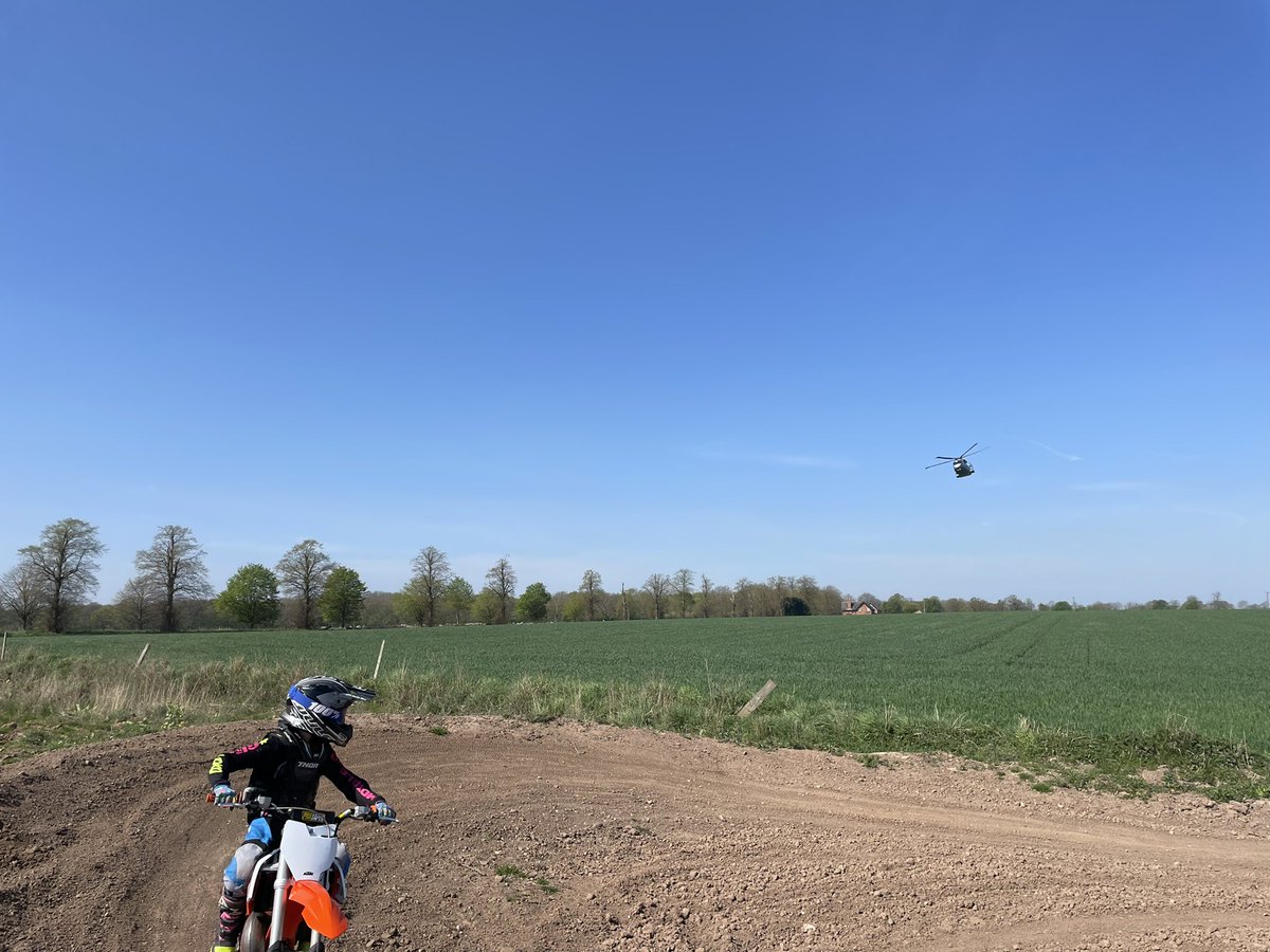Best way to work my sons pace! Tell him that’s Putins Helicopter… <a href="/KTM_Racing/">RED BULL KTM FACTORY RACING</a> <a href="/alpinestars/">alpinestars</a> <a href="/KTechSuspension/">K-Tech Suspension Ltd</a> <a href="/tommysearle100/">Tommy searle</a>  <a href="/jdworrall/">Joseph Worrall</a> @ATAG_Ian