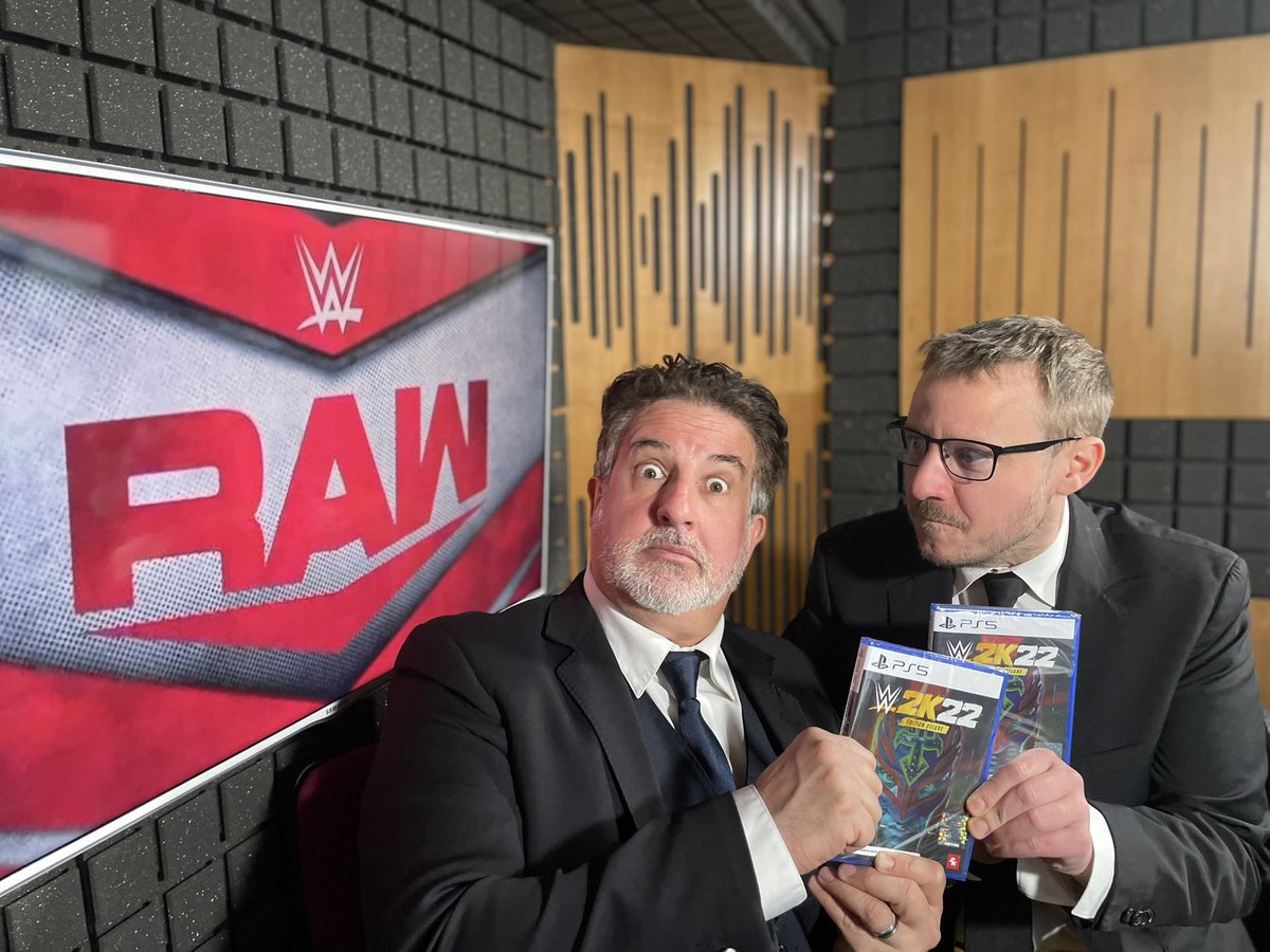 Surpriiiiiise! 🎁
Avec la complicité de mes amis de <a href="/2KFrance/">2K France</a>, je vous offre 1 jeu #WWE2K22 sur PS5 🥳
C’est pas cool ça? 
(Même si <a href="/CAgiusILD/">Christophe Agius</a> cherche déjà à me le piquer 😠)
Pour le gagner:
1️⃣RT
2️⃣FOLLOW <a href="/PhilippeChereau/">Philippe Chereau</a> 
Tirage au sort mercredi prochain…
Bonne chance 🤞😉