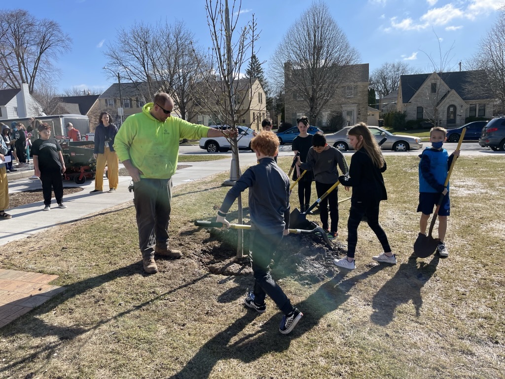 TosaMcKinley's tweet photo. @AmerTransCo Thanks for the Japanese Lilac! Fifth graders, Green Team leader Ms. Updike, and B&G helped plant the tree today! In honor of #EarthDay2022 #TreesforThrees https://t.co/k3YkoQwta5