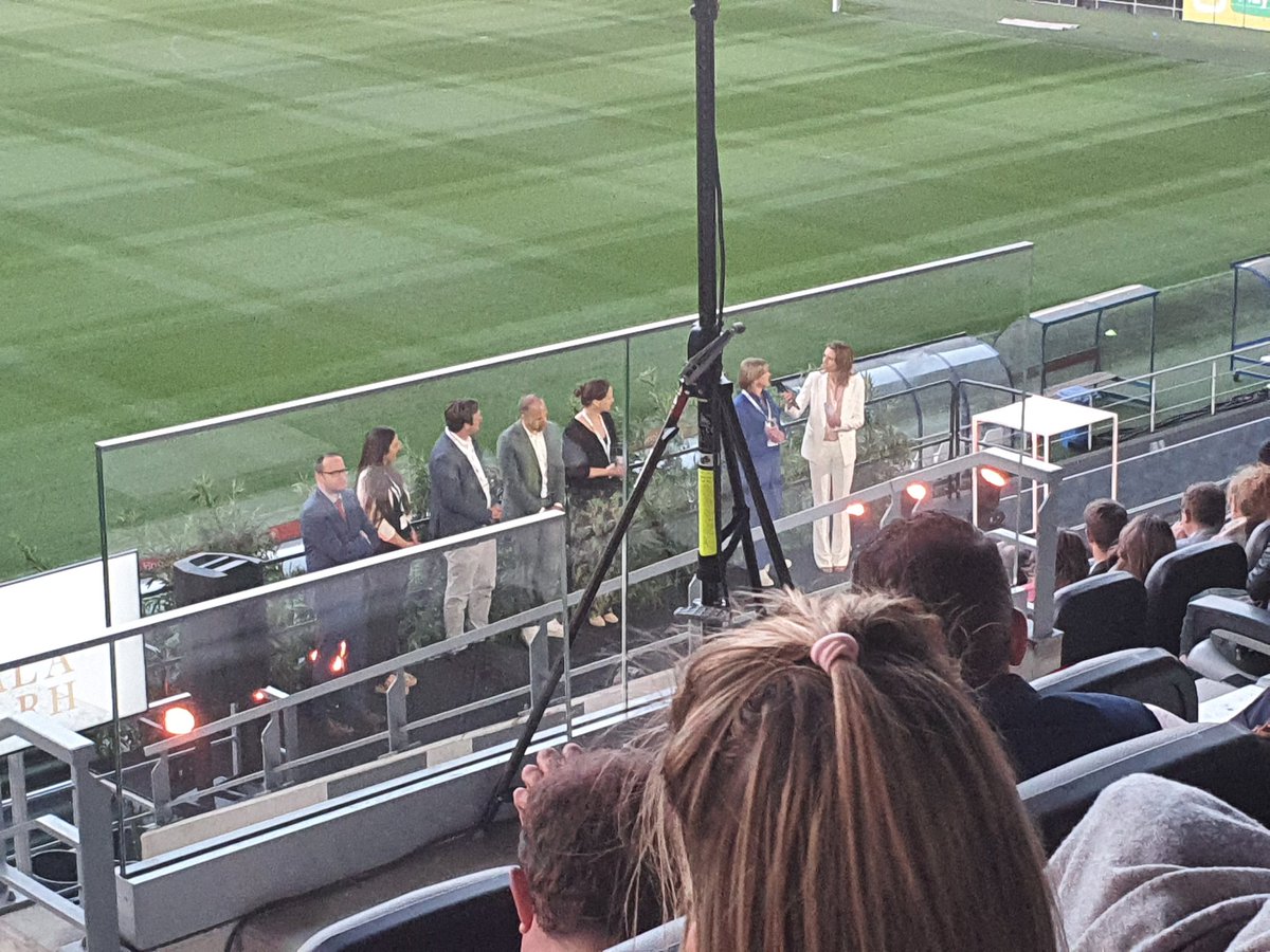 HR Square tweet media