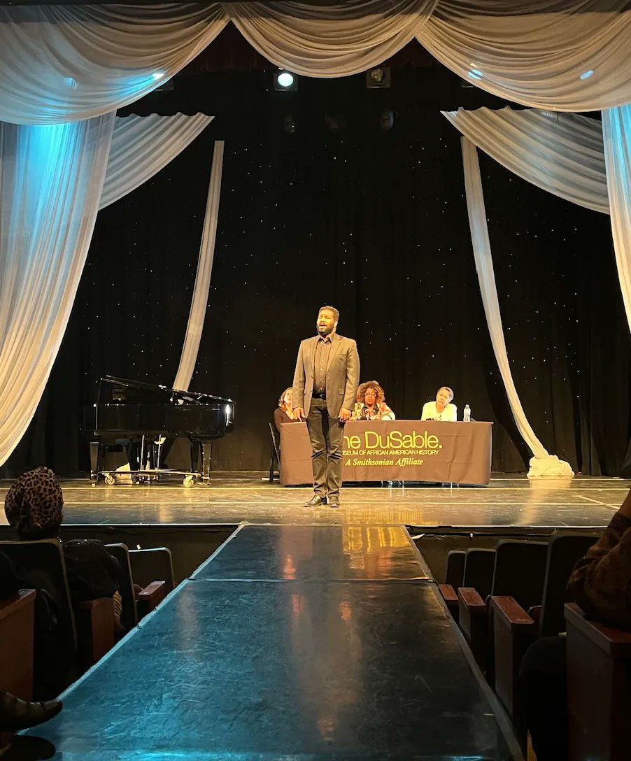 ChicagoOpera's tweet photo. Thank you to everyone that came out last night to our #QuaminosMap Close-Up event! Here are some 📸.
The singers were Tyrone Chambers II, Cornelius V. Johnson III, Kristin Young, Craig Lemont Walters, & Jennifer Allor accompanying them on the piano. #chicagooperatheater #DUTRUTH https://t.co/4guloRf9K2