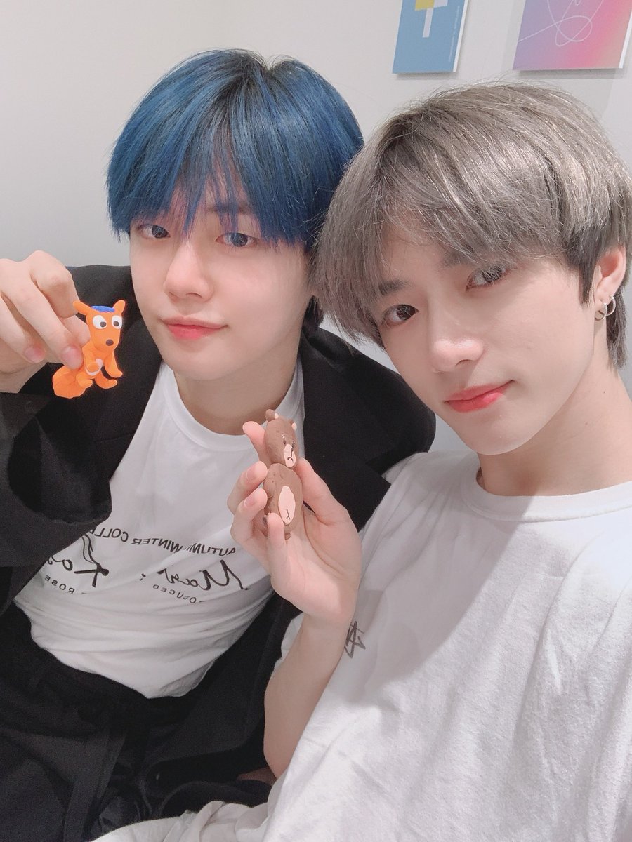 everyone look at the pretty boyfriends <3