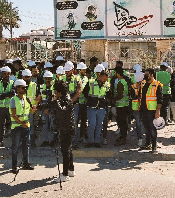 AlbsrtTjm's tweet photo. #شمول_مهندسي_البصره_موازنه2022
مهندسي البصرة الصامدون امام شركة نفط البصره
مهندسي البصرة التعيين من حقهم 
الثورة مستمرة ولا يوجد سبيل لإنهائها إلا بالتعيين
قال الإمام علي (ع) 
"لا خير في السكوت عن الحق
لذلك رسالتِنا واضحة  نيل حقنا من التعيين
@IhsanIsmaael
@hameednaeem78 https://t.co/PRLr0jGzxz