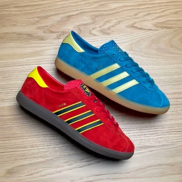 3_stripes4life's tweet photo. More #adidassl82 and #adidasbern coming from @sizeofficial
.
What's everyone think?
.
.
#adidasoriginals #sizeexclusive
#adidasshoes #trefoil #adidasoriginals #cityseries #3stripes4life #adidas #casualshoes #casualstyle #teamtrefoil https://t.co/gX0GPcWY0y