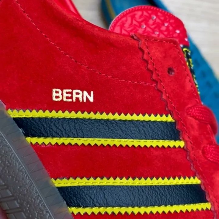 3_stripes4life's tweet photo. More #adidassl82 and #adidasbern coming from @sizeofficial
.
What's everyone think?
.
.
#adidasoriginals #sizeexclusive
#adidasshoes #trefoil #adidasoriginals #cityseries #3stripes4life #adidas #casualshoes #casualstyle #teamtrefoil https://t.co/gX0GPcWY0y