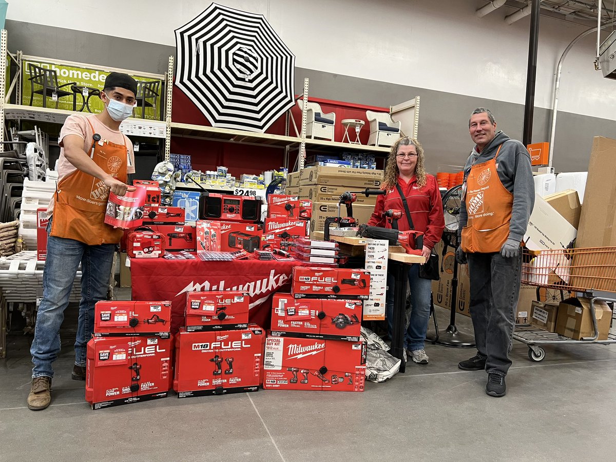Great week with these awesome vendors! A lot of product knowledge for our PROs! #ProXtraPerks #4WeeksofRewards #pacnorthproud @HDSkippy1069 <a href="/MireyaJHD/">Mireya Jimenez</a> <a href="/Ram8Eder/">Eder Ramirez</a> <a href="/MRSSAHD/">Marissa</a> <a href="/AngelSM_831/">Angel Miramontes</a> @RapidSetDanny