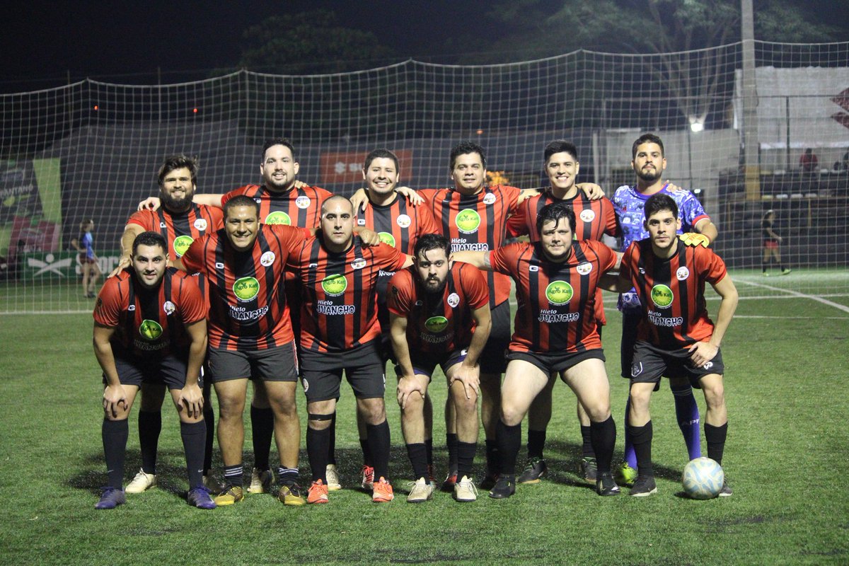 ligadetuiteros's tweet photo. Ni los cosacos nos pueden superar 🍺🎶

@Fdp017 es otro equipo que con mucho sacrificio y entrega abrochó su clasificación a los 8vos de final.

Suman 10 puntos y le quedan puntos en juego, la idea es terminar de la mejor manera.

En el tercer tiempo también están fuertes. https://t.co/mCqRBKQCLG