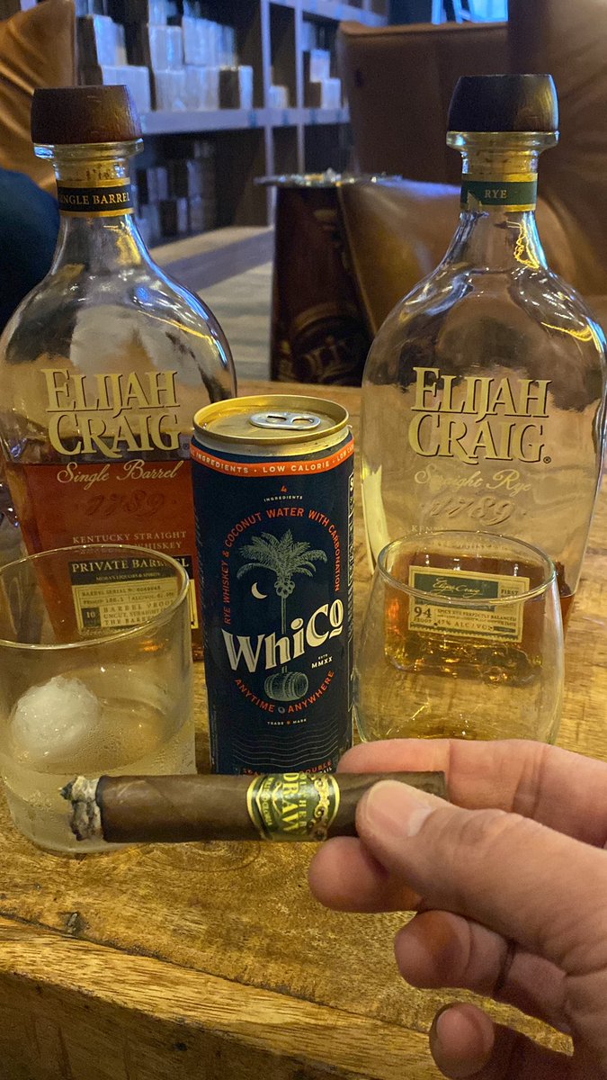 IvanHood305's tweet photo. I’m going in #whico #stayhydrated https://t.co/Z36qLSbTu1 https://t.co/6ZN42qgFbT