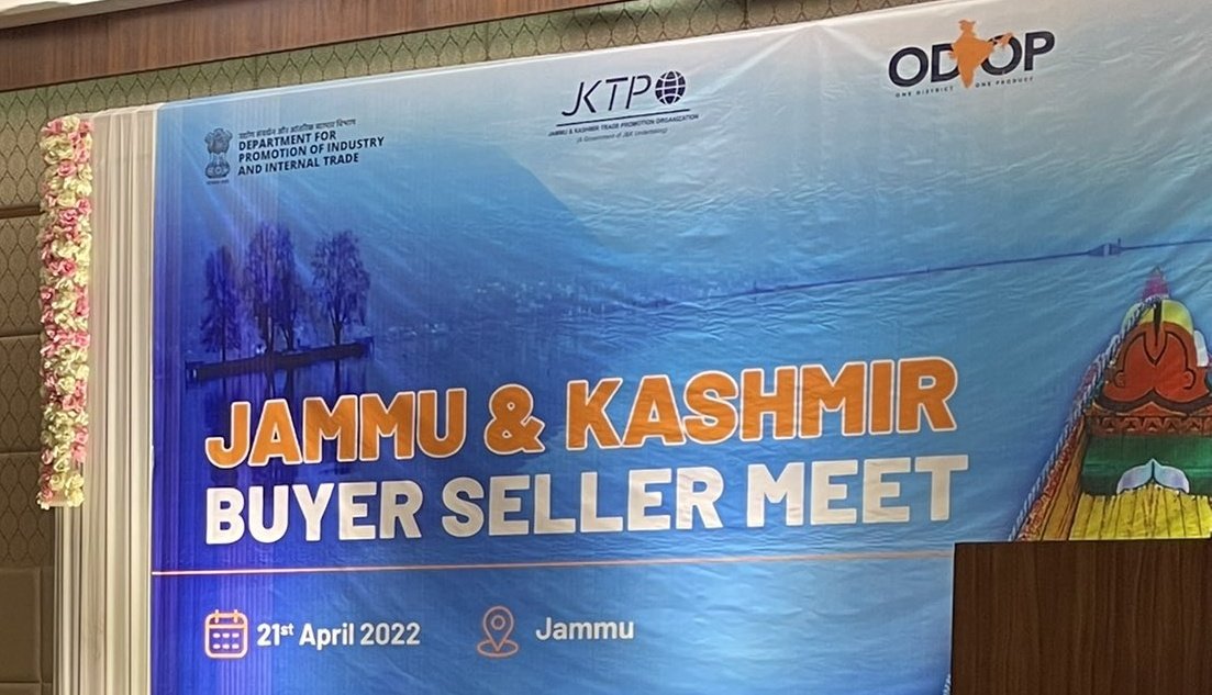 JammuBasket's tweet photo. Grt initiatve by @contactjktpo #BuyersellerMeet 

Looking forward for more such networking experience...

@PMOIndia @investindia @manojsinha_  @ankitakar91 @CimGOI https://t.co/OgDpEmtBdW