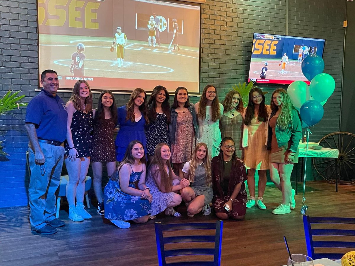 That’s a wrap…and what a season. Player of the Year: DEFENSE Ashlyn Hoefen, PITCHER Haleigh Galvan, OFFENSE(3) Alexia Bracero, Riley Watson, MB Southworth facebook.com/10406114552368…