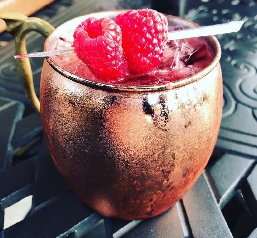 McandSchmicks's tweet photo. We'll be here enjoying this patio weather with a refreshing Raspberry Mule 🍹
📷: chupesxelmundo
#mccormickandschmicks #mcandschmicks #cocktails #cheers #raspberrymule #mule #moscowmule #patioweather #patio #refreshing https://t.co/izlhgmeR9n