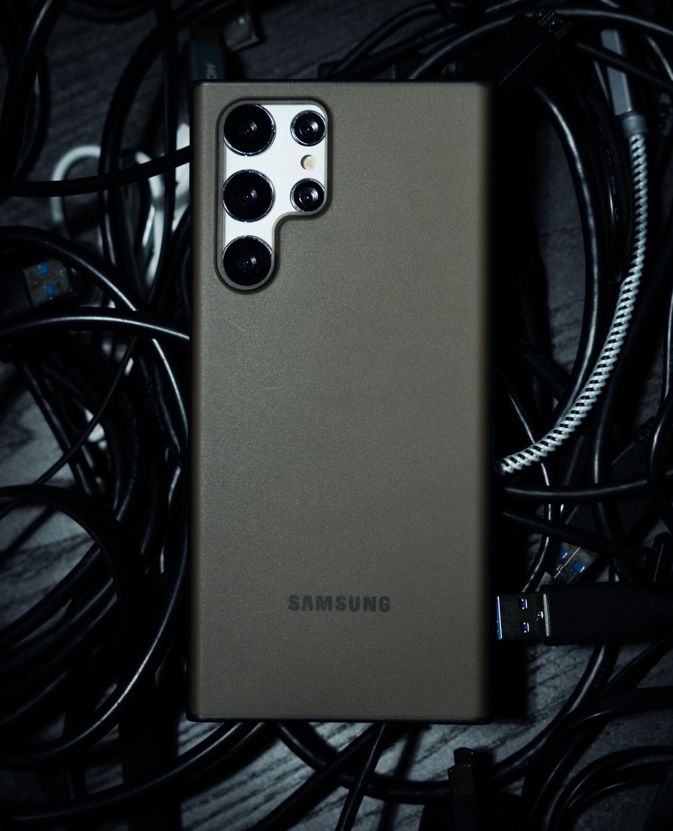 Our cases get us wired

Buy it here: l8r.it/Mgz4

#phnx #phnxcase #thinphonecase #thincase #mnmlcase #protectphone #minimalistphonecase #samsung #galaxys22 #galaxys22case #samsungcase