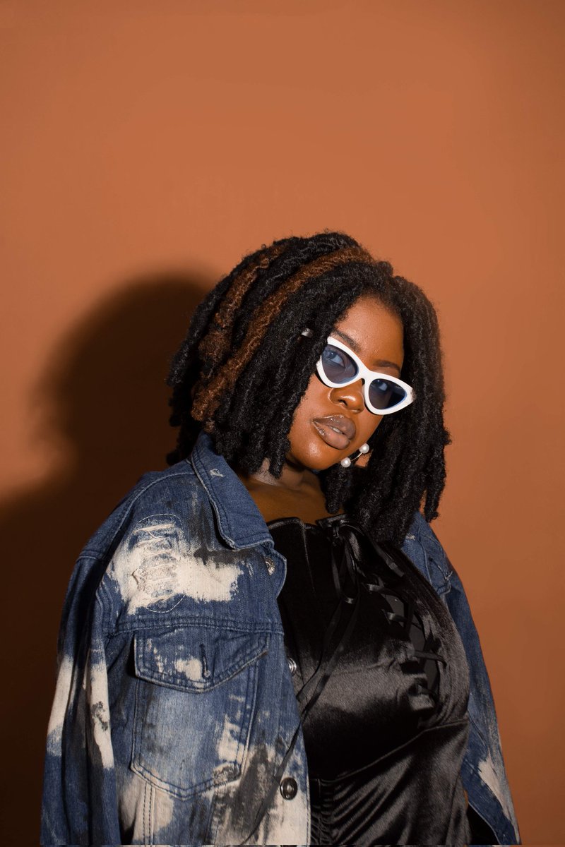 @EssilfieMusic entered the music scene in 2018 doing covers, before dropping her debut single Gye Wani in 2019. Since then, she’s dropped a string of singles followed by her first project, Tori’s Lounge.

Tonight on #MaxChat, she'll be speaking on her artistry and music journey.