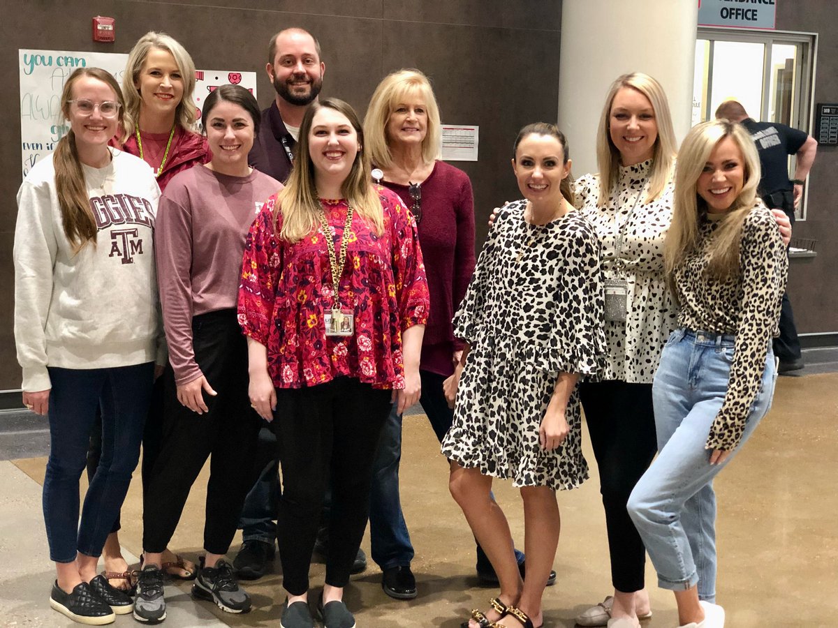 Imitation is the sincerest form of flattery! We decided to #Twinwithtaylor to celebrate <a href="/Miss_Dimmitt/">Taylor Dimmitt</a>, our <a href="/MHS9th/">MHS 9th Grade Campus</a> teacher of the year!