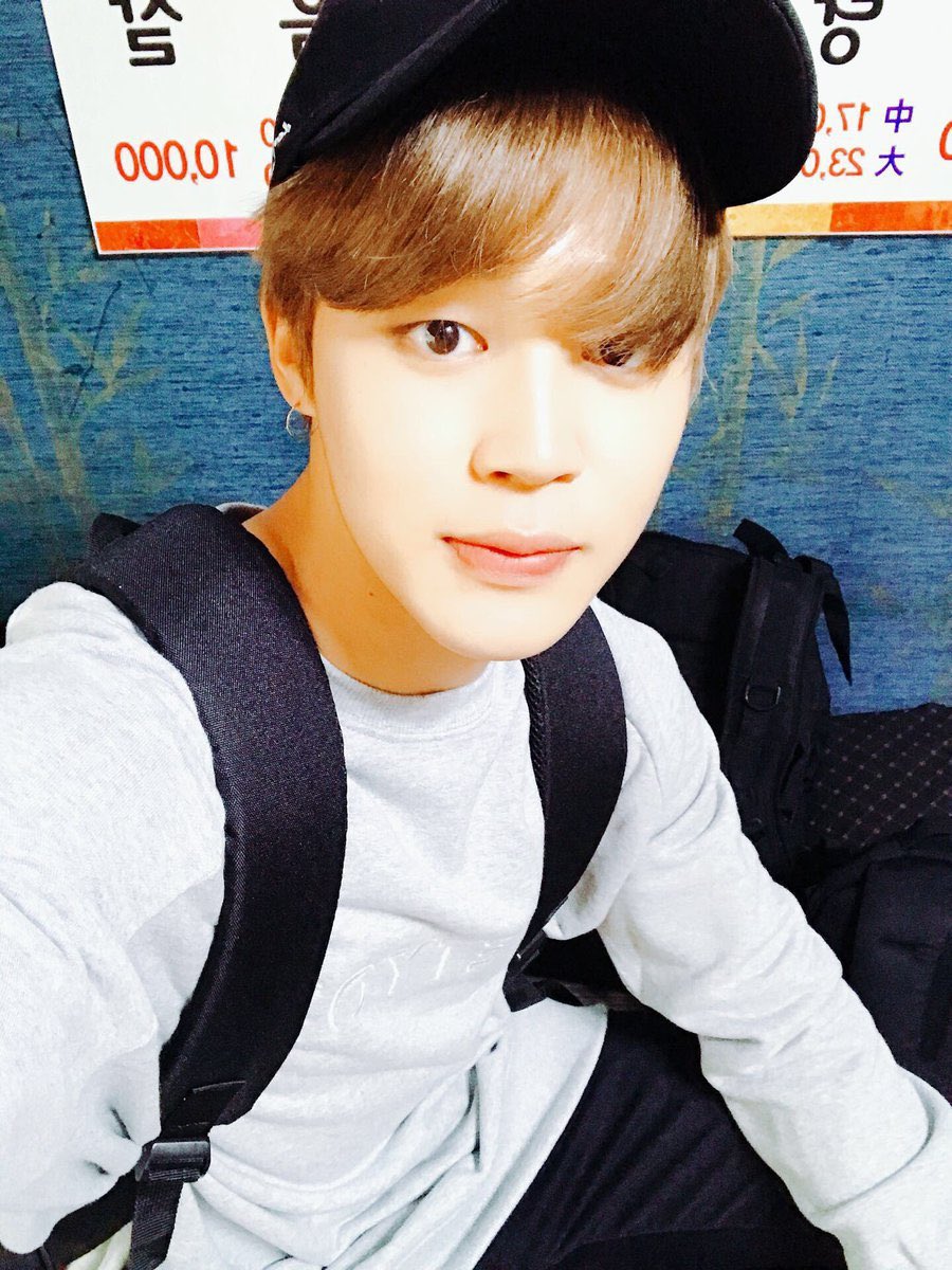 Qg_Barmys's tweet photo. 🔮Há 5 anos, o Jimin postava esse foto no CH+

@BTS_twt l ©btsthroughyears https://t.co/Kp221kvNup