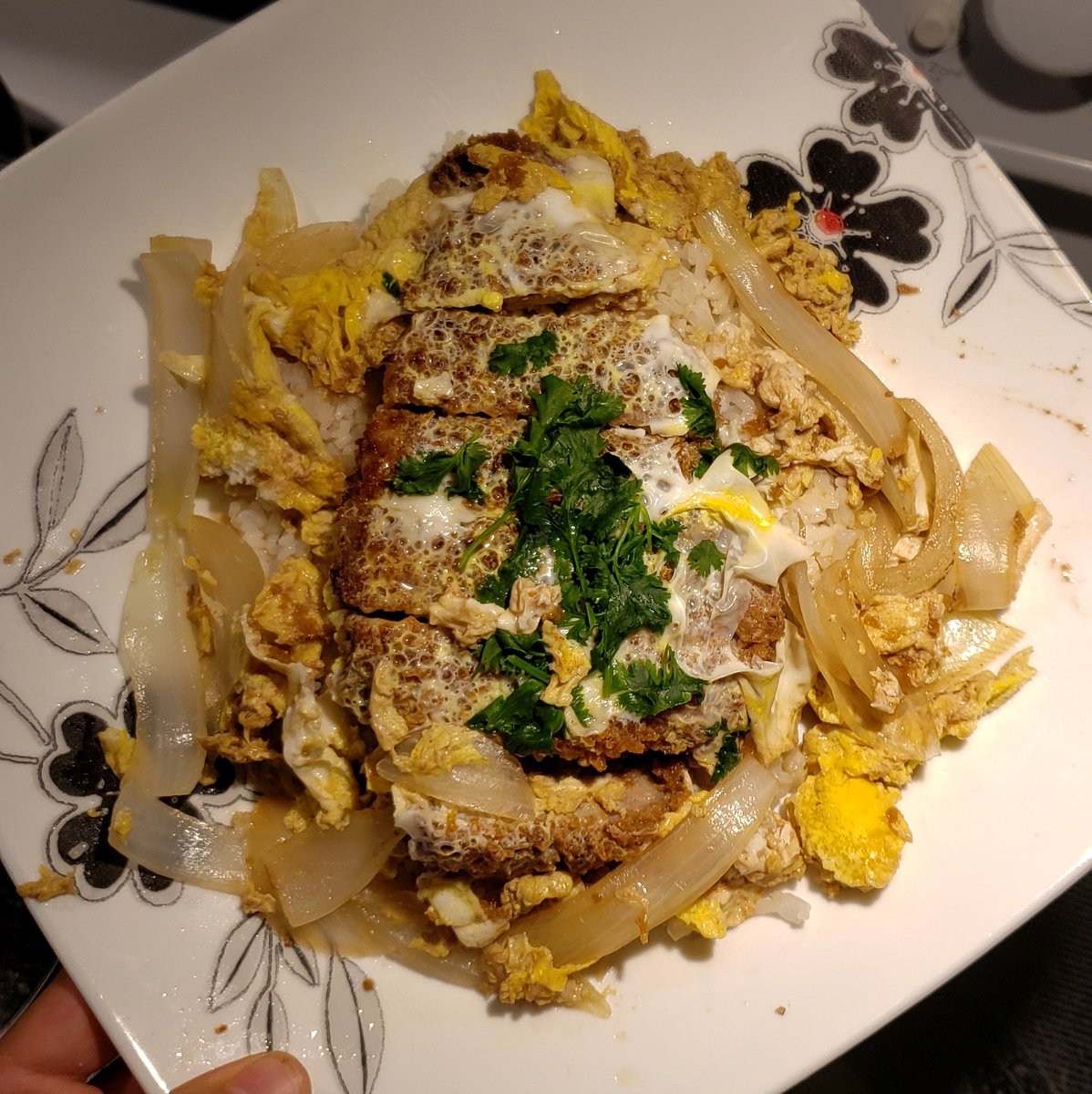 SpartanOO52's tweet photo. @gawrgura Katsudon! It's fried pork cutlet, sliced onions cooked in a soup/sauce mixture, the pork is sliced and added over the onions before pouring beaten eggs over it, after the eggs set add some parsely and slide everything on top of some rice. #GuraFood https://t.co/KTcw3BF25P