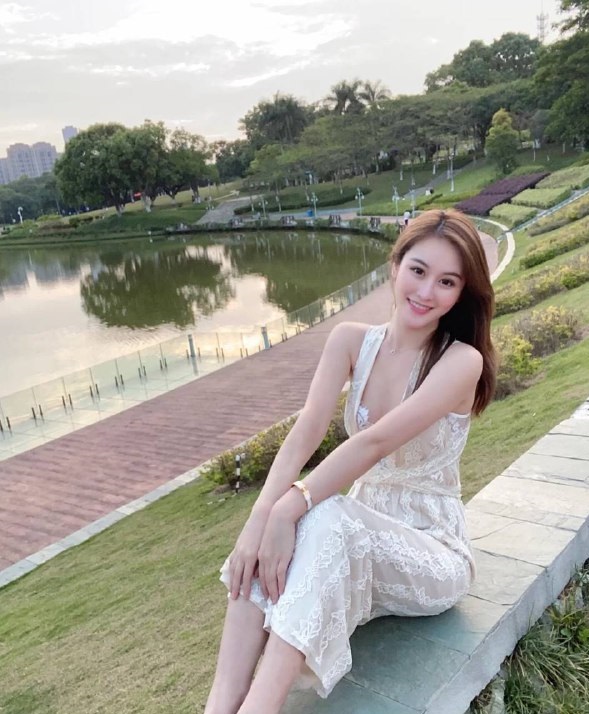 Beautiful people or beautiful scenery?🥰