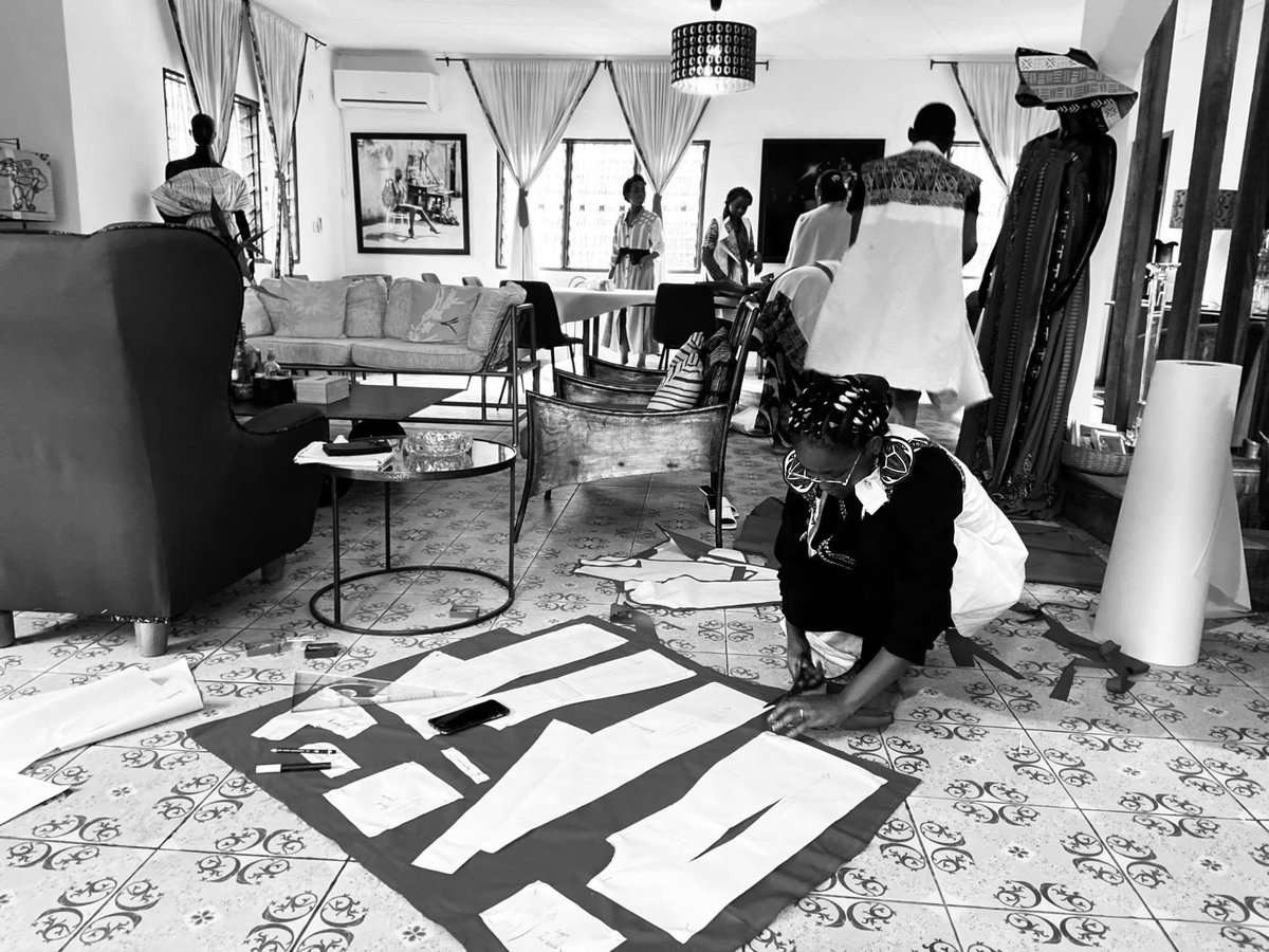 CCMCVilla's tweet photo. En ce moment à la #VilladesCréateurs du #CCMC se  poursuit la #MasterClass en modélisme avec créatrice #Lisettezoua, projet incubateur soutenu cette année par le #FCIL https://t.co/Y9ULLqErTT
