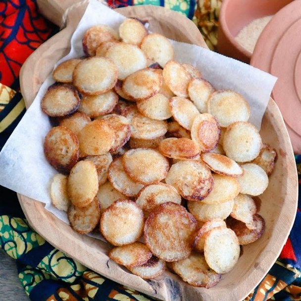 PonderTheSun's tweet photo. What does Mali, Ghana, Nigeria, and most of East Africans have in common? 🤔 

FOOD! 🫓💃🏾

There is Masa, Vitumbua, Gnonmi de riz ... what other names do you know of this delicacy? 😋 https://t.co/WySImwoWt7