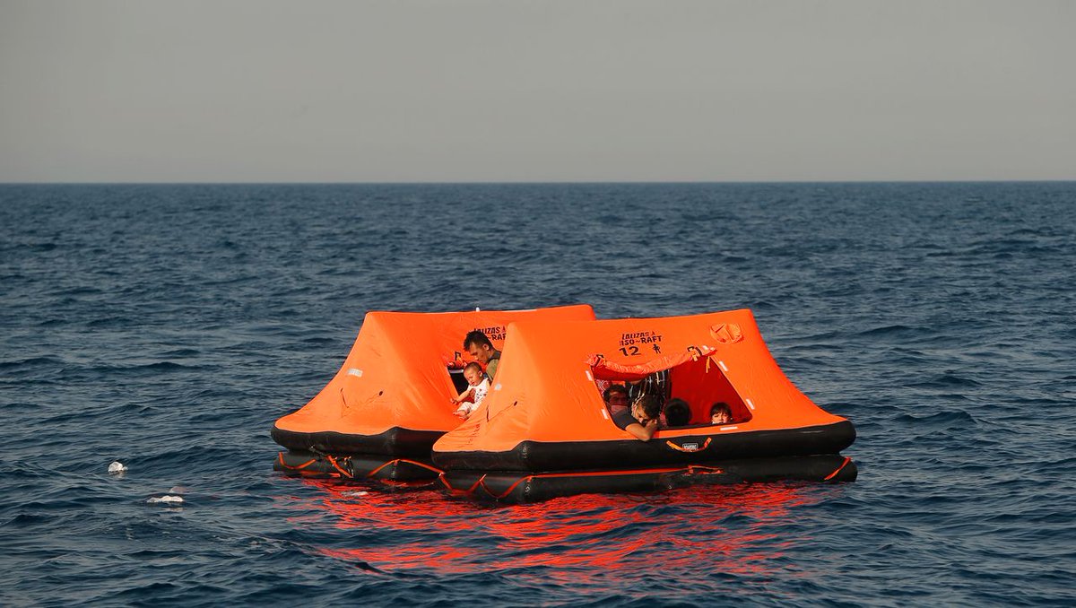 5’000 Menschen im Mittelmeer auf Rettungsinseln ausgesetzt. Der Pushback Report 2021 zeigt: Weder der griechischen Küstenwache noch #Frontex drohen dafür Konsequenzen. Mehrere EU-Mitgliedsstaaten wollen sogar #Pushbacks legalisieren.  mare-liberum.org/de/pushbackrep… #Frontex