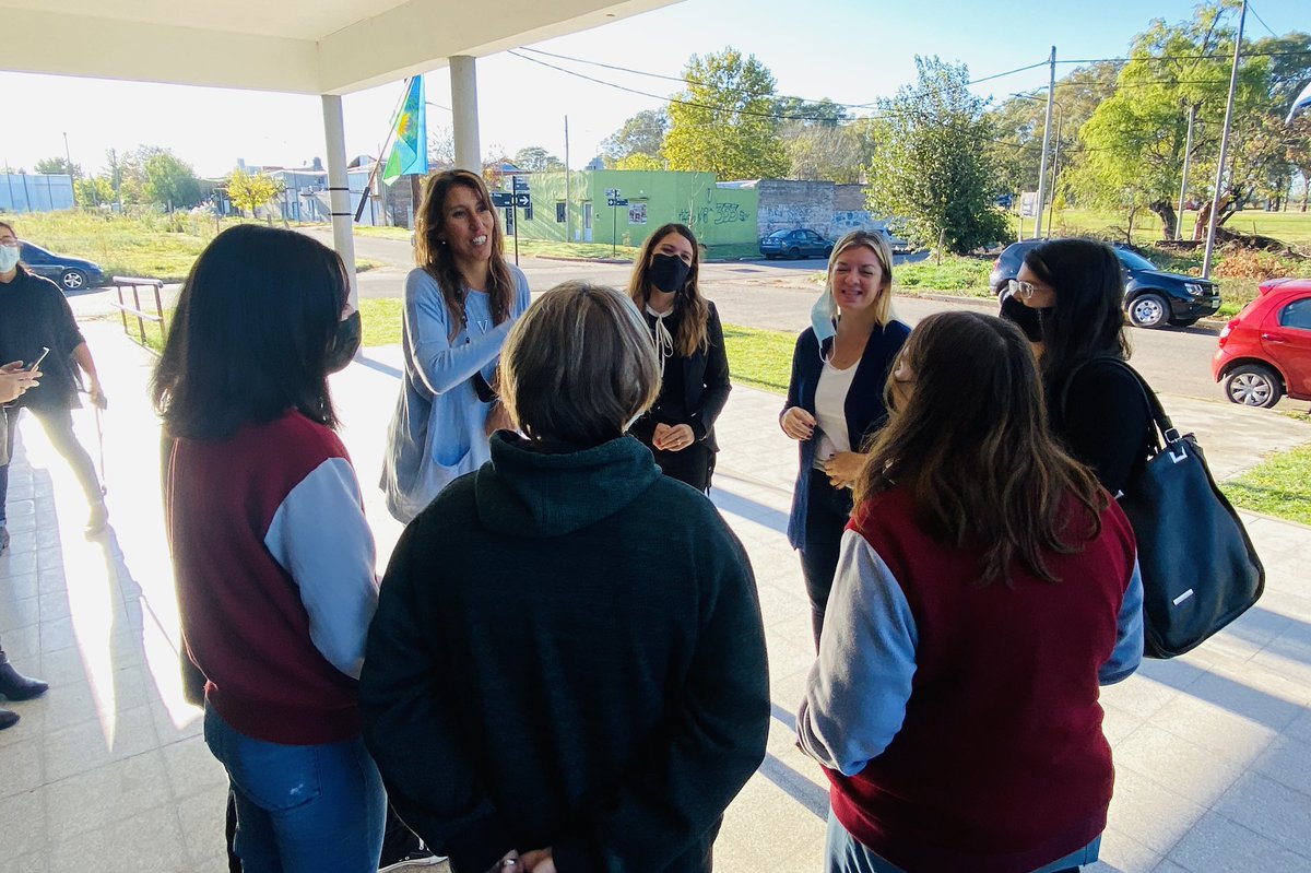 LucilaLaguzzi's tweet photo. 👉🏼 Continuamos difundiendo el #ConcejoDeliberanteEstudiantil. 💪🏼
🏫 Hoy estuvimos con jóvenes de las escuelas #EES12, #EscuelaTécnicaNo2 y #EscuelaSecundariaPadreRespuela. ✅
🗣 ¡Queremos escuchar tu voz, participa! 🙌🏼
#Junín • #Estudiantes • #HCDJunín • #Jóvenes https://t.co/6zeqSOxVgU