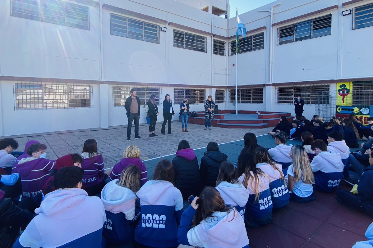 LucilaLaguzzi's tweet photo. 👉🏼 Continuamos difundiendo el #ConcejoDeliberanteEstudiantil. 💪🏼
🏫 Hoy estuvimos con jóvenes de las escuelas #EES12, #EscuelaTécnicaNo2 y #EscuelaSecundariaPadreRespuela. ✅
🗣 ¡Queremos escuchar tu voz, participa! 🙌🏼
#Junín • #Estudiantes • #HCDJunín • #Jóvenes https://t.co/6zeqSOxVgU