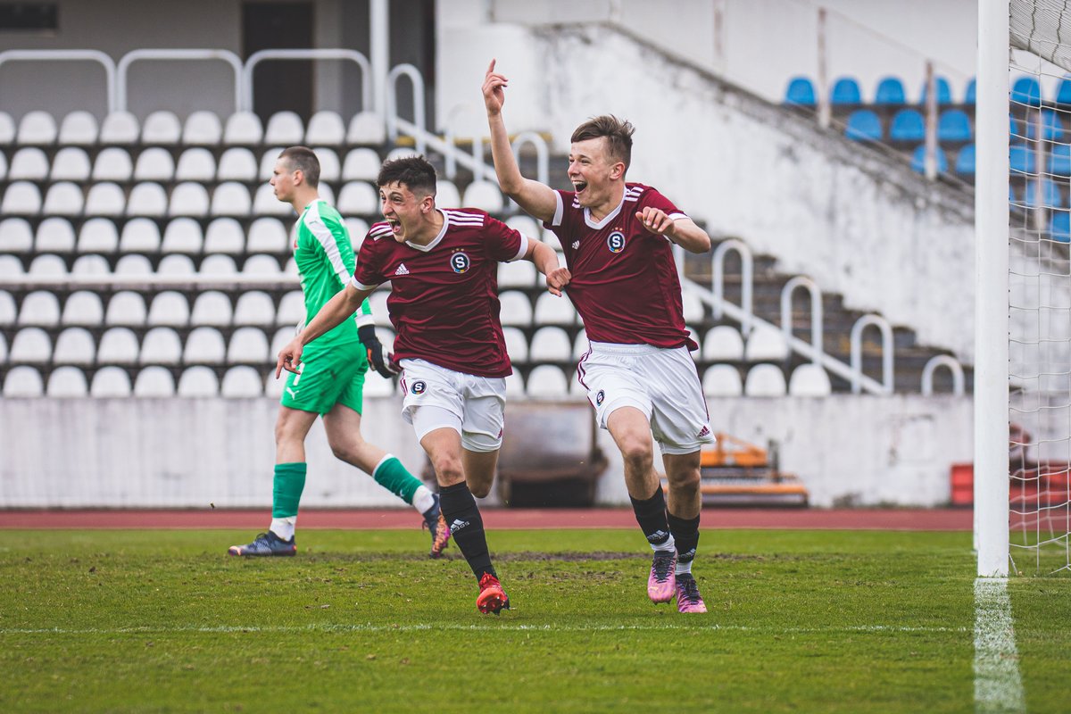 ACSparta_Mladez's tweet photo. 🏆 U16 | Vítězové! Šestnáctka přehrála ve finále Memoriálu Vl. Marečka sešívaný tým z Prahy 3:1 a odnáší si zlato!
🎖 Vítězství vystřelili Šetka, Penxa a Tošnar, který proměnil pokutový kop ve stylu Antonína Panenky! https://t.co/zghTOK6AWV