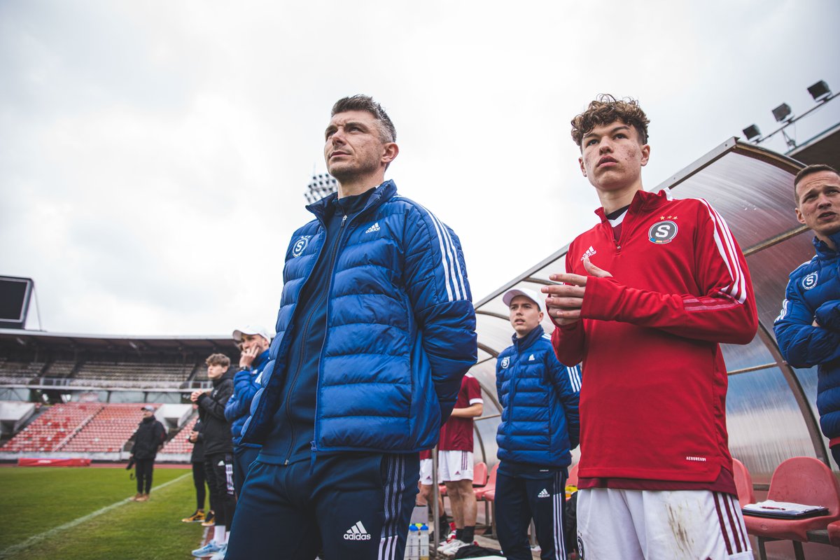ACSparta_Mladez's tweet photo. 🏆 U16 | Vítězové! Šestnáctka přehrála ve finále Memoriálu Vl. Marečka sešívaný tým z Prahy 3:1 a odnáší si zlato!
🎖 Vítězství vystřelili Šetka, Penxa a Tošnar, který proměnil pokutový kop ve stylu Antonína Panenky! https://t.co/zghTOK6AWV