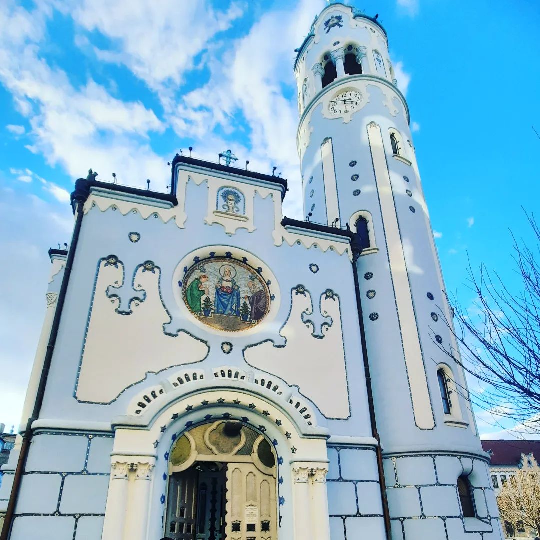 The Little Blue Church of #Bratislava🇸🇰⛪️

Opened in 1908, this church was designed by Budapest architect Edmund Lechner in #Hungarian Secession style. Have you visited? If so, let us know 🤗
📸: [IG] karin_insight