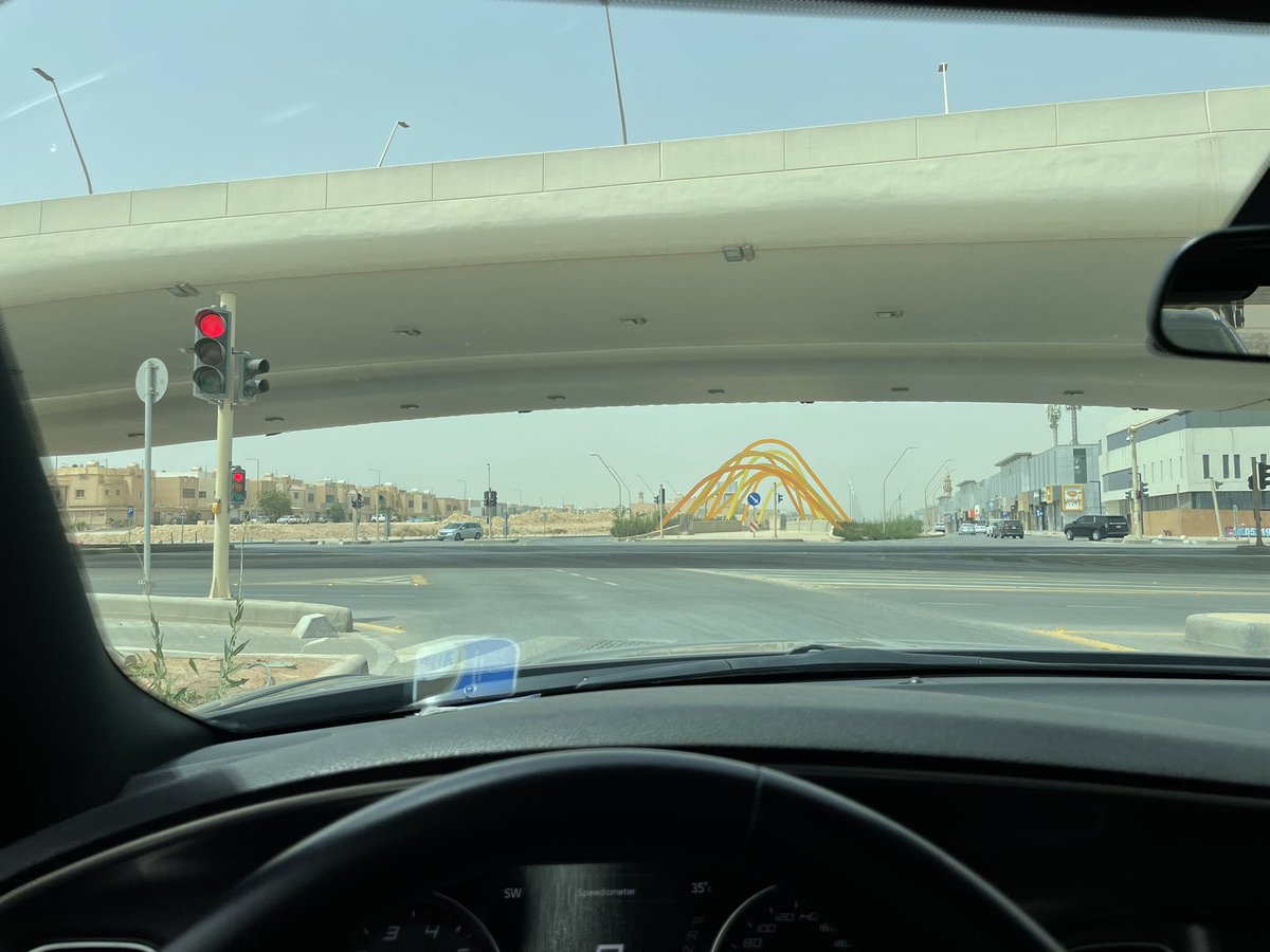 iiAbrar's tweet photo. هل من الطبيعي إشارة تفتح لمدة ٣-٤ ثواني فقط وتقفل بهالسرعة؟ إشارة تقاطع شارع أبو بكر مع أنس بن مالك.

أفيدونا مشكورين @eMoroor https://t.co/gbQJcMdSfZ