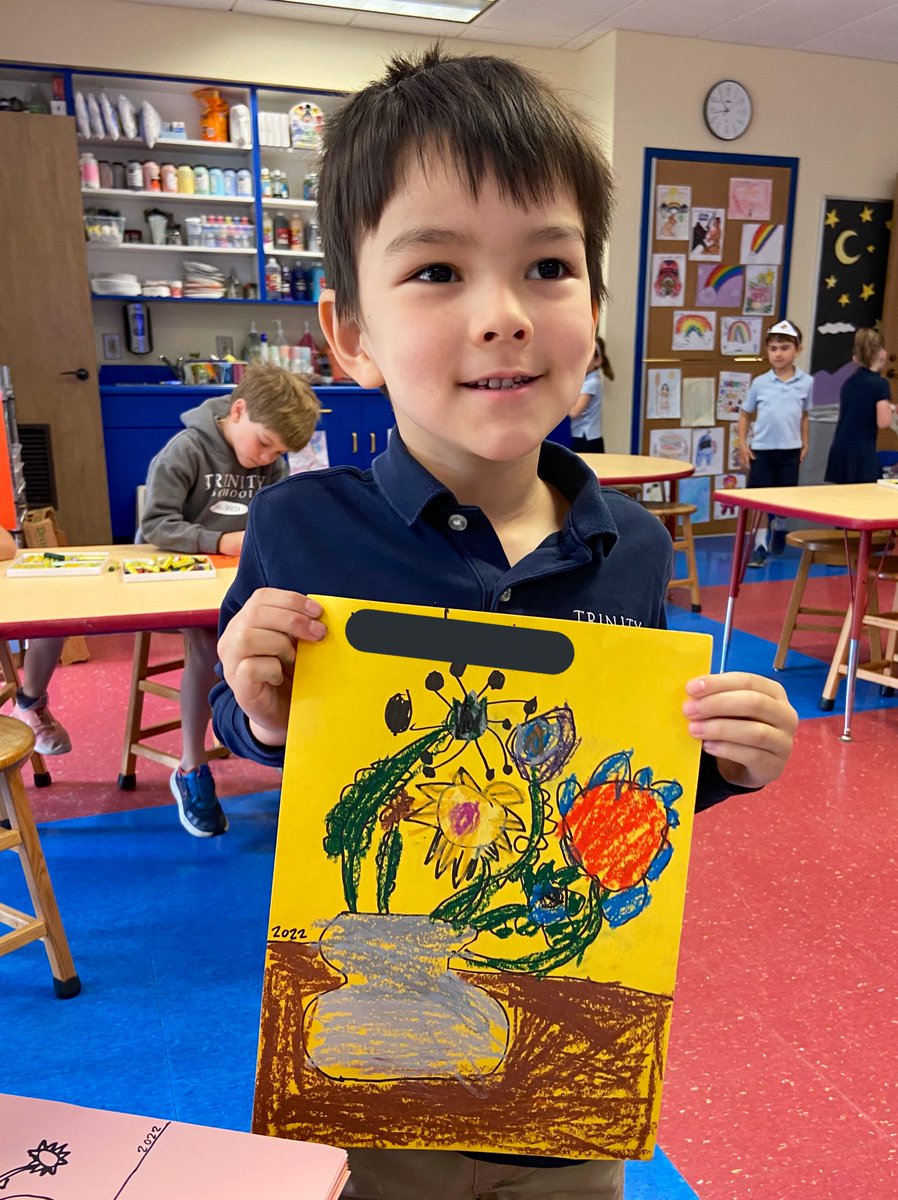 MakeSomeArt's tweet image. 🌻 Kdg studied Van Gogh’s sunflowers before drawing their own vases full of flowers.🌻 #TrinityLearns
