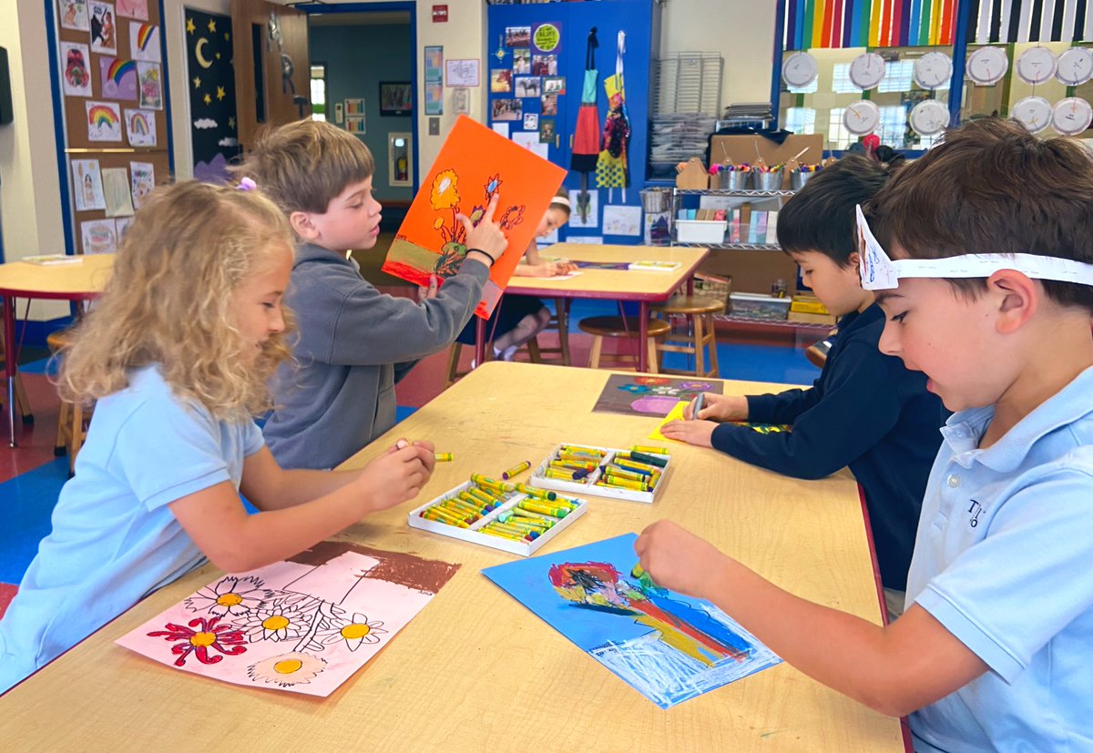 MakeSomeArt's tweet image. 🌻 Kdg studied Van Gogh’s sunflowers before drawing their own vases full of flowers.🌻 #TrinityLearns