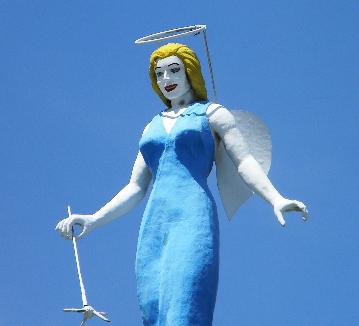 PixVegas777's tweet photo. "Three minutes to downtown," the Blue Angel #Vegas #LasVegas https://t.co/J7etaWOpXN