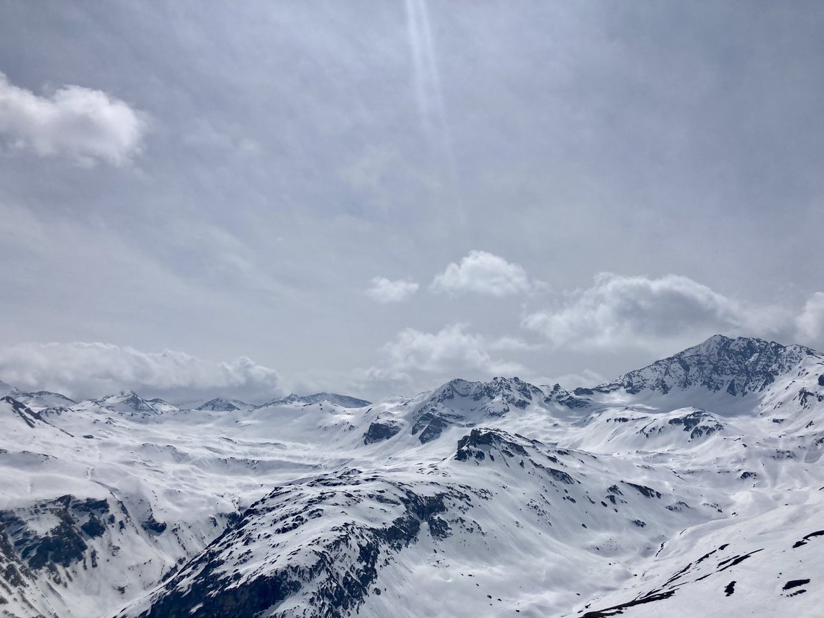 BDemarle's tweet photo. Picnic with a view. This one is for ⁦@RVIrace⁩ https://t.co/JB9hoWUZPm