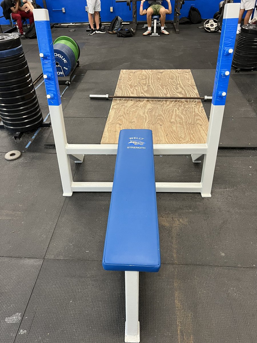 Flat bench refurbishment done!!! #Wellystrength