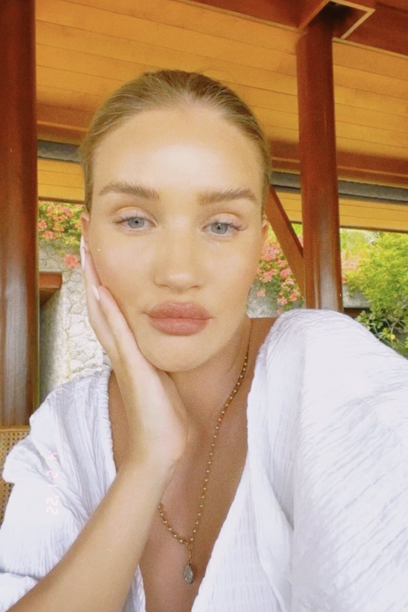RosieHolics's tweet photo. Beauty babe ❤️ @rosiehw https://t.co/EHixyl3ASL
