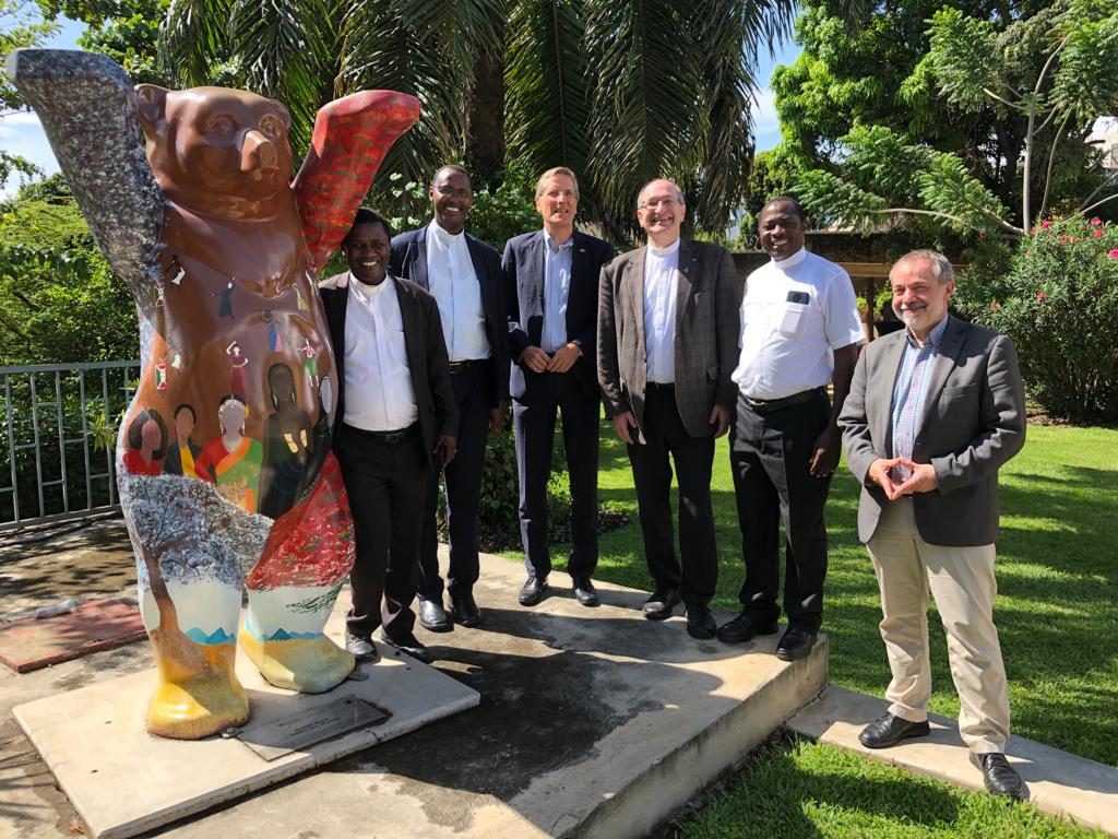 Visite d'une délégation de la diocèse d'Eichstätt 🇩🇪 à l'occasion de la possession canonique de l'Archidiocèse de Gitega par S.E.Mgr Bonaventure Nahimana samedi prochain. Les 2 diocèses liées par une longue coopération amicale. Formidable exemple de l'amitié 🇩🇪🇧🇮!