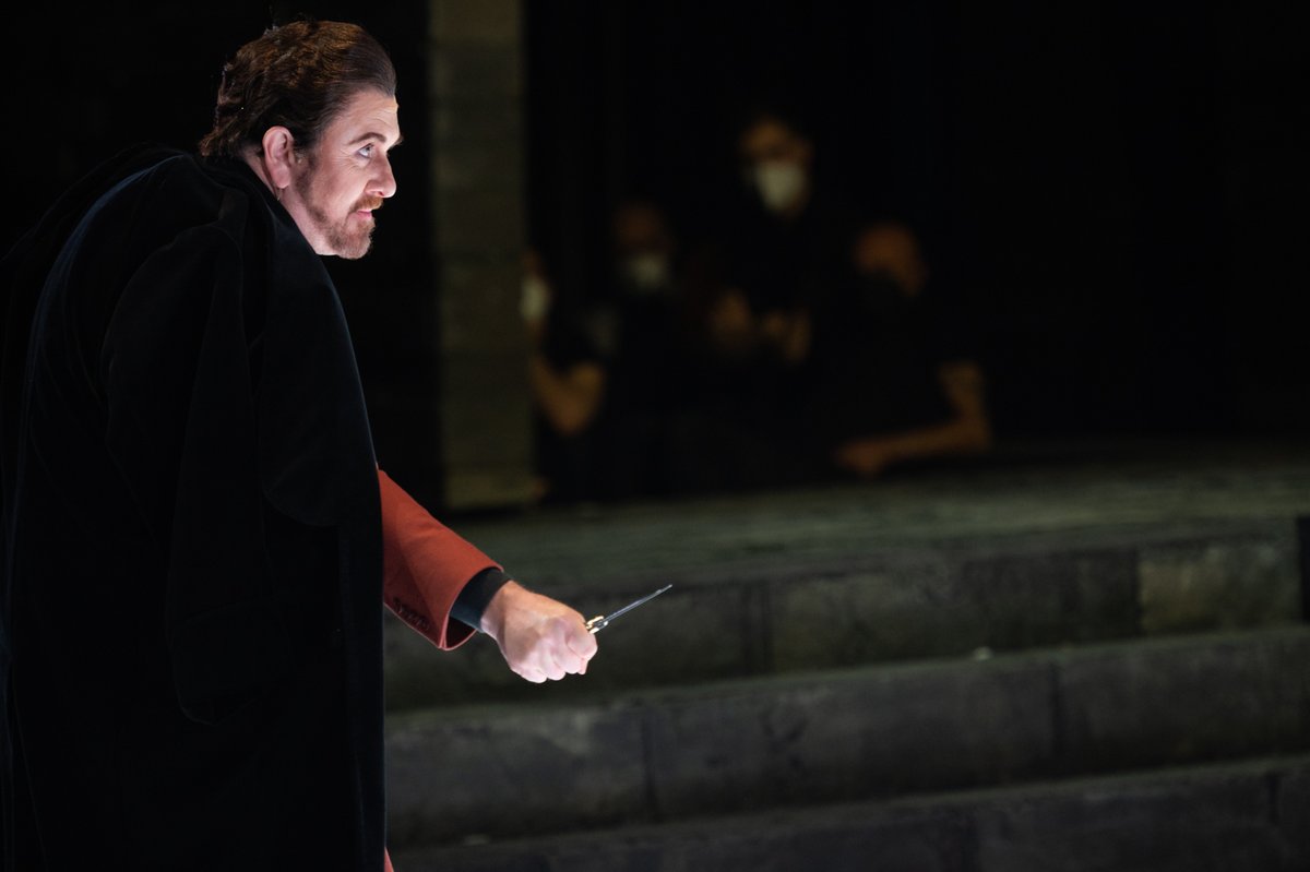 OperaRoma's tweet photo. “I puritani”di Bellini rimane in scena fino al 30 aprile con la direzione di @RobertoAbbado e con la regia di #AndreaDeRosa. Questa sera alle 20 si torna in scena con #JessicaPratt, #JohnOsborn, #FrancoVassallo, #NicolaUlivieri, #IreneSavignano. 

#operaroma #TORpuritani https://t.co/9V1smp7zRY
