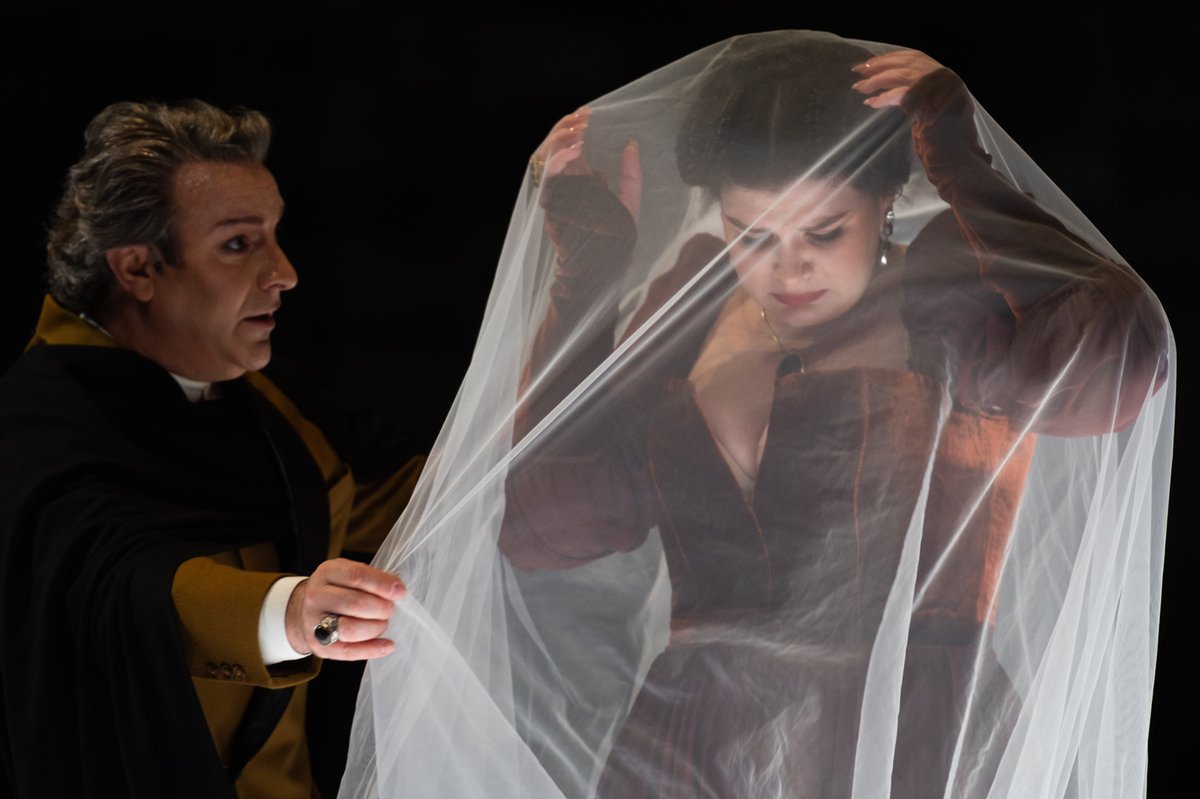 OperaRoma's tweet photo. “I puritani”di Bellini rimane in scena fino al 30 aprile con la direzione di @RobertoAbbado e con la regia di #AndreaDeRosa. Questa sera alle 20 si torna in scena con #JessicaPratt, #JohnOsborn, #FrancoVassallo, #NicolaUlivieri, #IreneSavignano. 

#operaroma #TORpuritani https://t.co/9V1smp7zRY