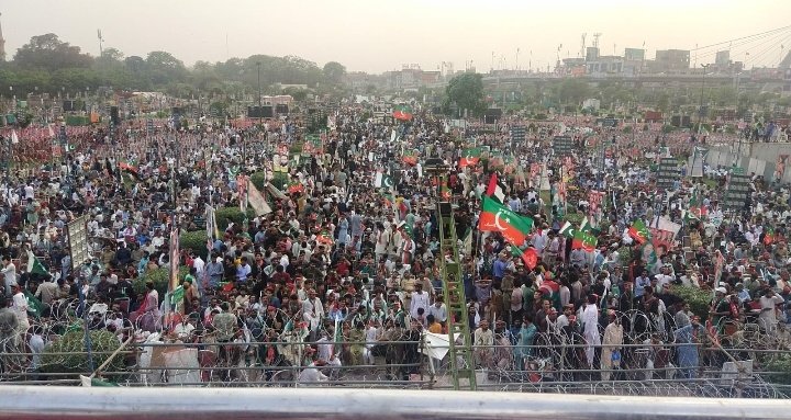 bathanger_khan's tweet photo. Lahore Right now 🔥
No one can beat this passion May ALLAH protect IK from evil eyes ❣❣
This is a fever of khan for change and freedom ❣❣ 
#LahoreJalsa
#PakistanNeedsElections
#امپورٹڈ_حکومت_نامنطور https://t.co/3IDbQriM7C