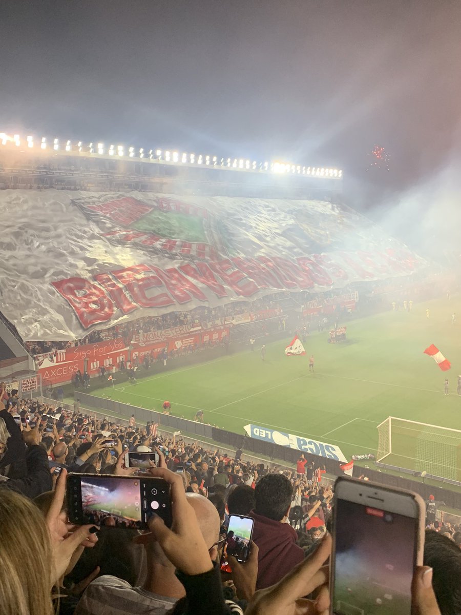 bidonker's tweet photo. Asociate a la familia más grande del mundo, al único campeón de la ciudad, a un tetracampeon de america y a un campeón del mundo. #50000Socios https://t.co/0jiZiocoPn
