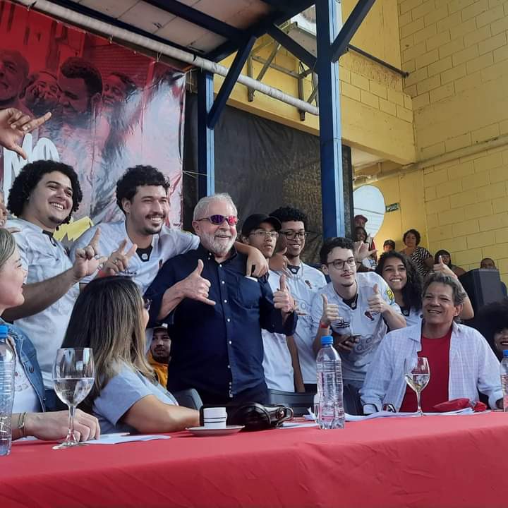 nadiagarciapt's tweet photo. Namoral... como que não vota num cara desse moss? Chavoso demais pae! https://t.co/ECPc0crPFA