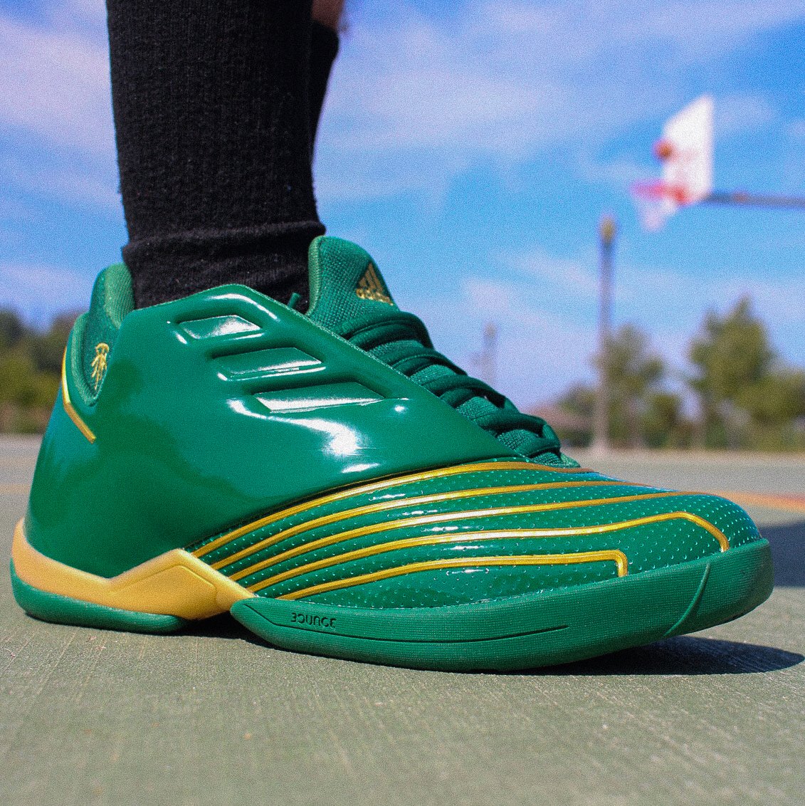 Shiekh's tweet photo. a little #TBT moment 📼
Adidas T-Mac 2.0 “SVSM” ///
https://t.co/jKAkw2cCd1

#adidas #tmac #returnofthemac #tmac2.0 #tbt #retro #oldschool #kick #kotd #fire #adi #shiekh https://t.co/gFQXuUEego