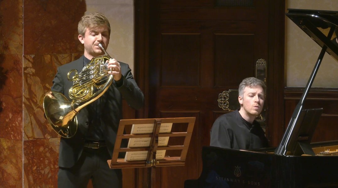 Last chance to watch French horn player @bengoldscheider and pianist @Richard_Uttley perform a 20th century programme 📺 bit.ly/3L7KIEE If you watch the concert, please consider donating so we can continue to support musicians and bring you music live from the Hall.