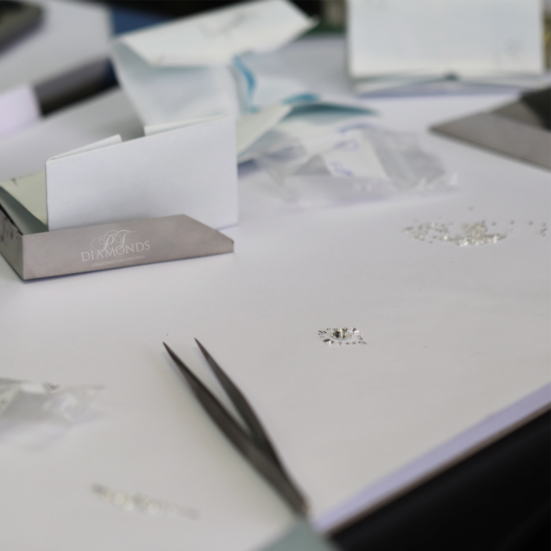 PTDiamondsInc's tweet image. We offer a premium quality service that is second to none in terms of accuracy with every jewelry piece!Premium quality diamonds for one of a kind jewelry. 
#diamondsorting #loosediamonds #meleediamonds #diamonds #ptdiamond #diamonddealer #jewelry #jewelrydesigner