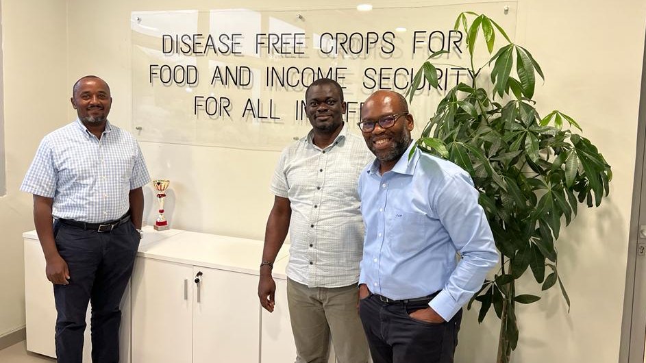 DLB_Program's tweet photo. Dr. Nasser Kouadio Yao, Pan-African Coordinator,
@DLB_Program visited Education and research institutions in West Africa to discuss areas of collaboration #Demandledbreeding
@CrawfordFund @BiovIntCIAT_eng @AfricanCrop
@wacci_gh @ACIARAustralia https://t.co/1fTJfvVz4D