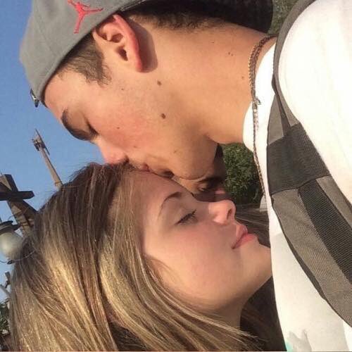1bae__'s tweet photo. Head kisses. https://t.co/zgjUm7pctf