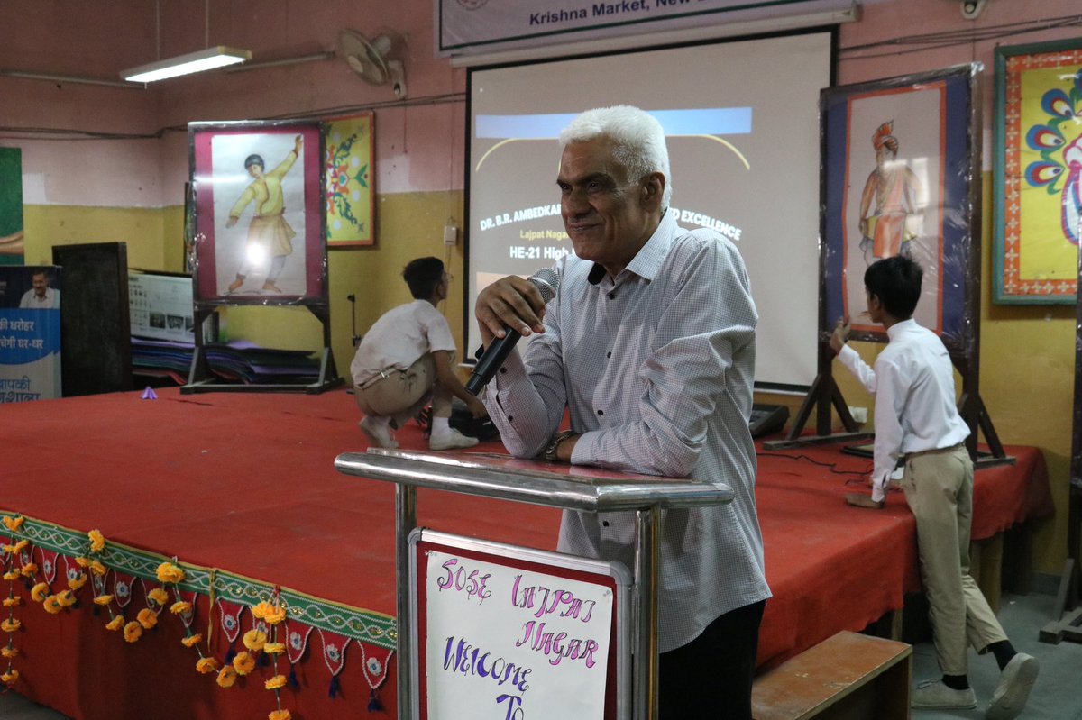 Dir_Education's tweet image. Esteemed members from DBSE visited SoSE Lajpat Nagar, for the Mega #PSTM 

The dignitaries  interacted &amp;amp; appreciated the students. This has been possible under the dynamic leadership of Dr Sanjay Chaturvedi DDE (SE) &amp;amp; mentoring of Dr Shamshad Ali &amp;amp; Dr AK Bhatt, DDEs, zone 29 &amp;amp; 25