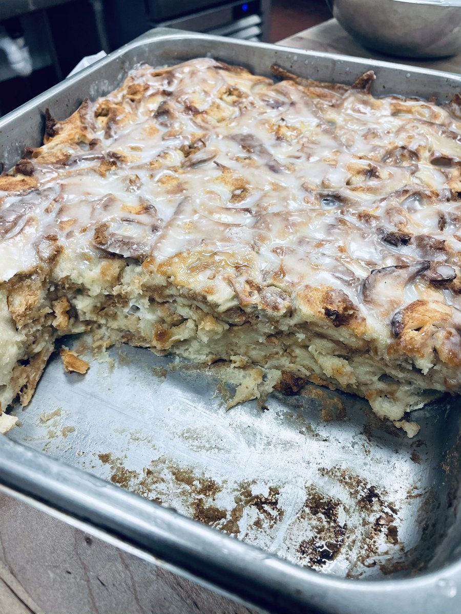 kelzwithaz's tweet photo. Who says you can’t turn scraps into bread pudding? Trash to treasure, y’all. #pastrymagic https://t.co/94VHKvTfVu